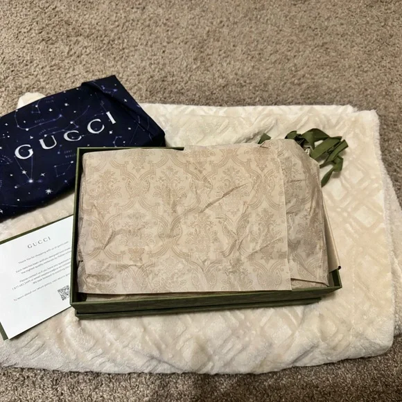 Gucci BEE Athletic Shoes - Picture 4 of 14